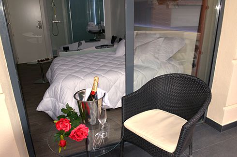 Deluxe Double Room with Whirlpool Bath 13