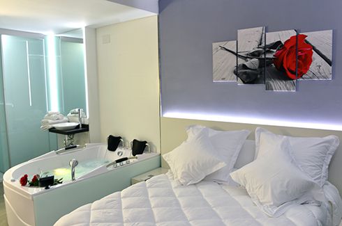 Deluxe Double Room with Whirlpool Bath 14
