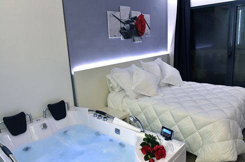 Deluxe Double Room with Whirlpool Bath 17