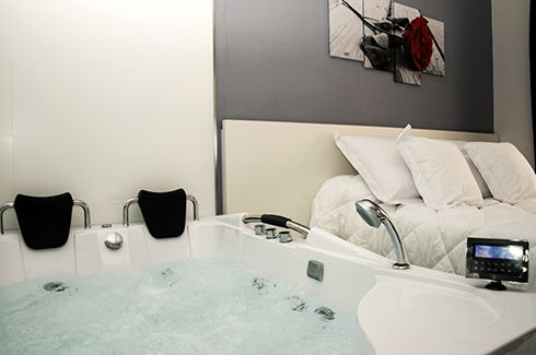 Deluxe Double Room with Whirlpool Bath 19