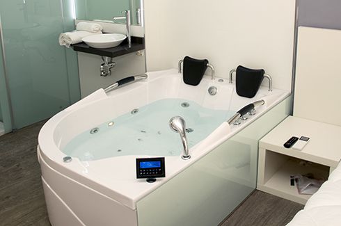 Deluxe Double Room with Whirlpool Bath 20