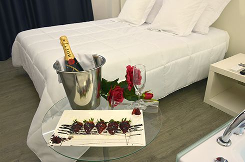 Deluxe Double Room with Whirlpool Bath 9