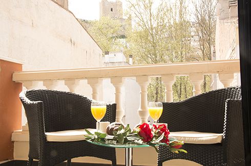 Deluxe Double Room with Balcony 8